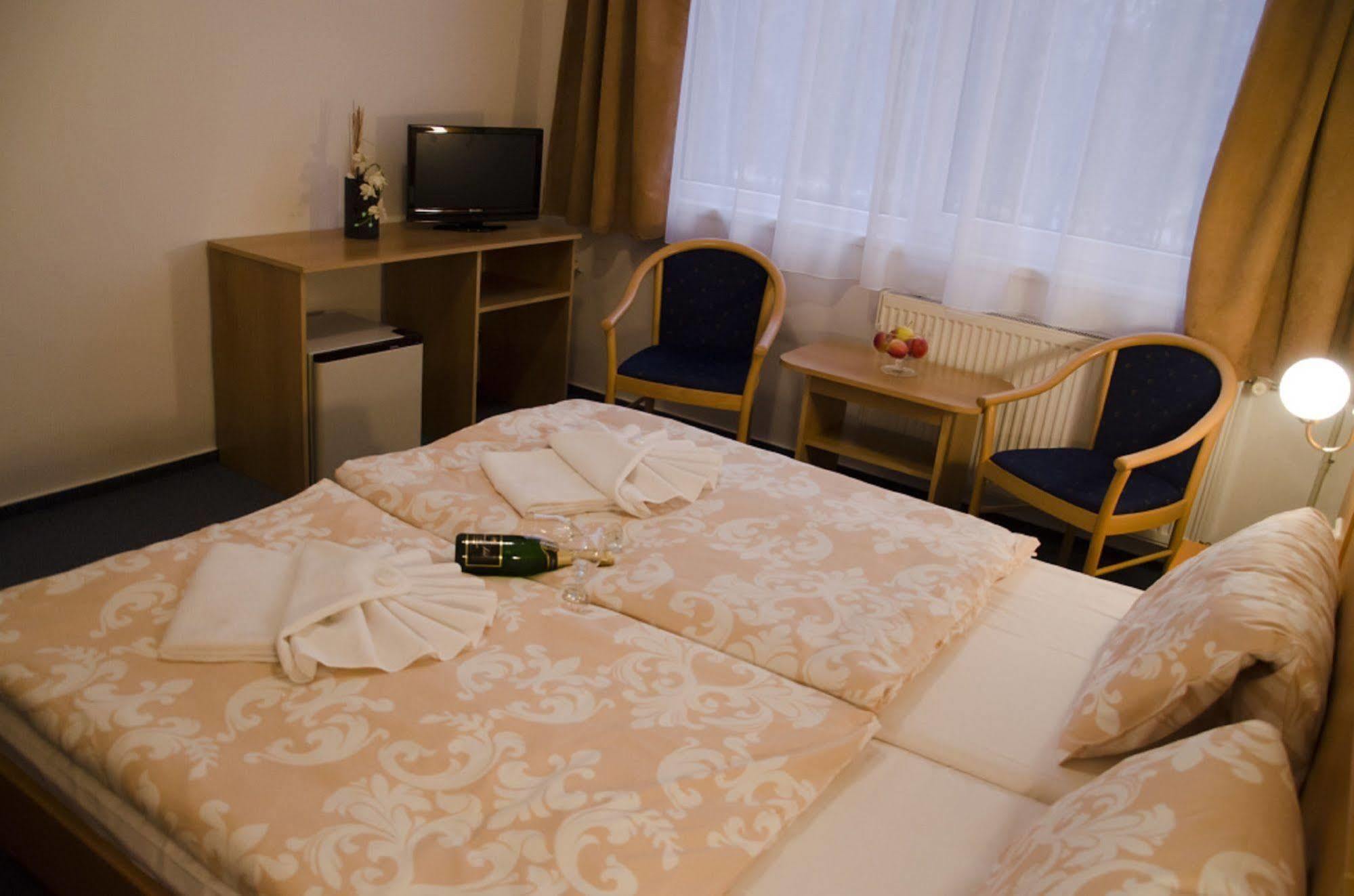Hotel Zatisi Františkovy Lázně المظهر الخارجي الصورة